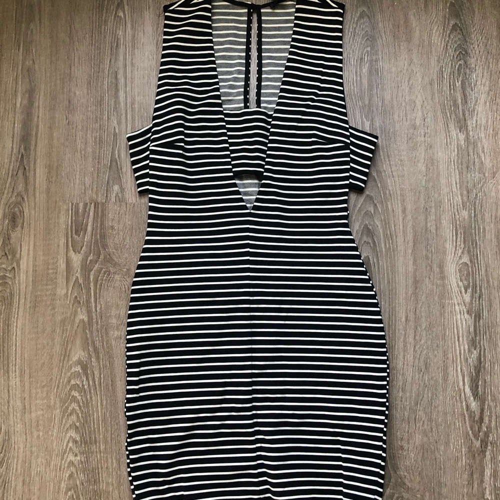 🆕 Special occasion cut out dress!